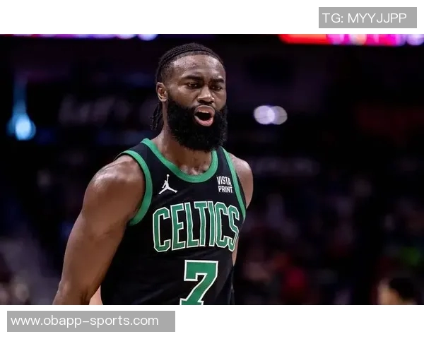 杰伦布朗首节火力全开独得16分但球队仍落后11分苦苦追赶